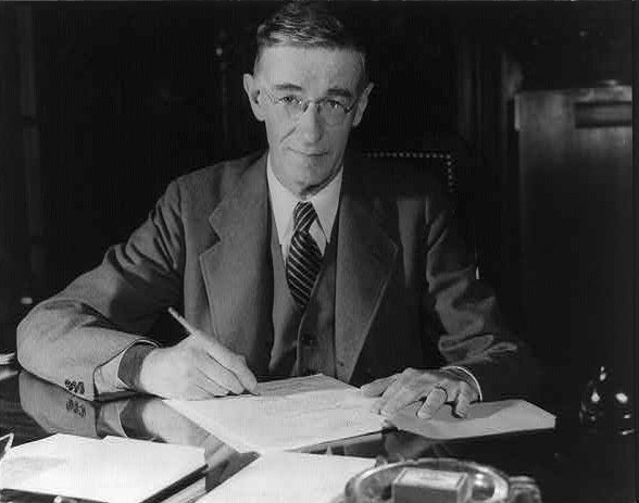 Il dr. Vannevar Bush