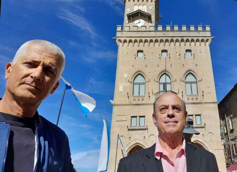 Maurizio Pinotti and Augusto Casali in front of the Palazzo Pubblico